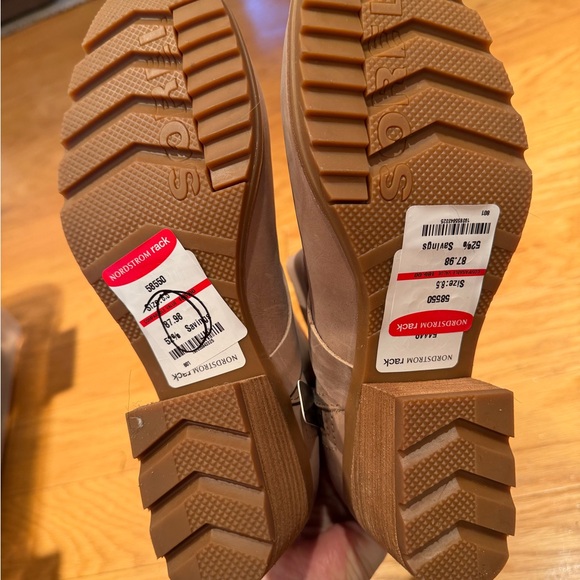 Sorel booties - Picture 4 of 4